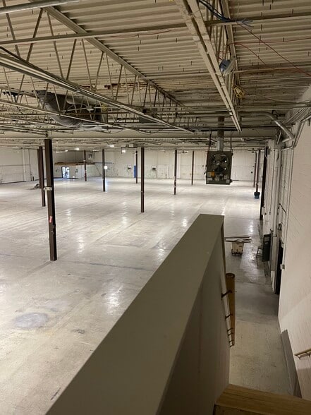 More Photos Of 110 Commerce Way, Stockertown Manufacturing For Sale