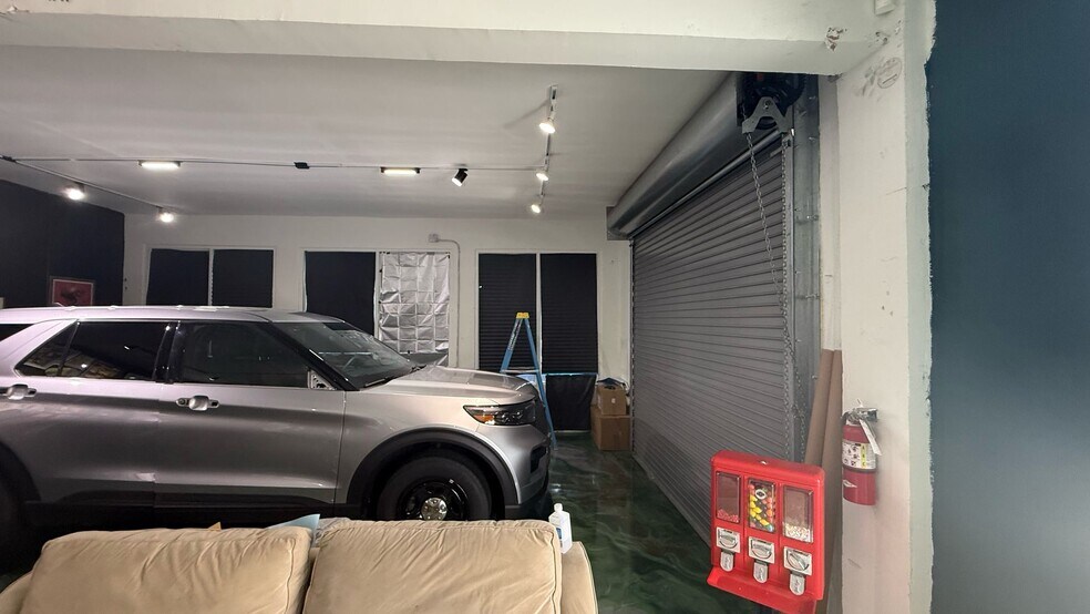 More Photos Of 680 NW 71st St, Miami Storefront For Sale