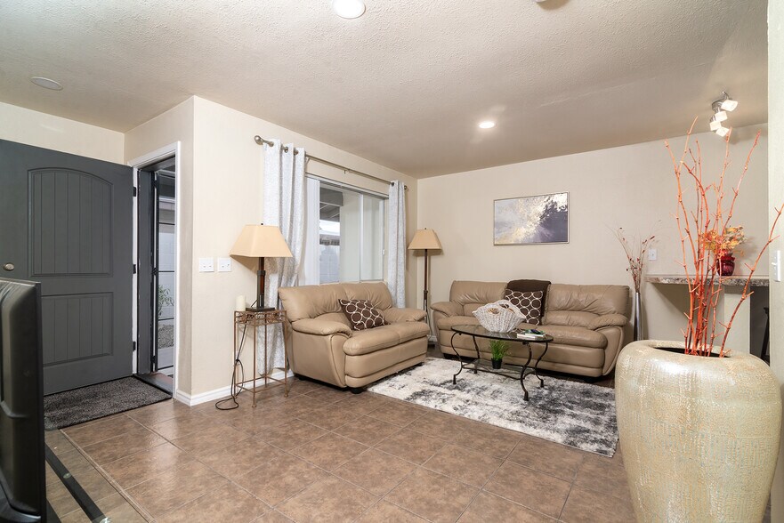 More Photos Of 528 W La Jolla Dr, Tempe Apartments For Sale