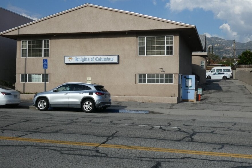 Primary Photo Of 2657 Honolulu Ave, Montrose Lodge Meeting Hall For Sale