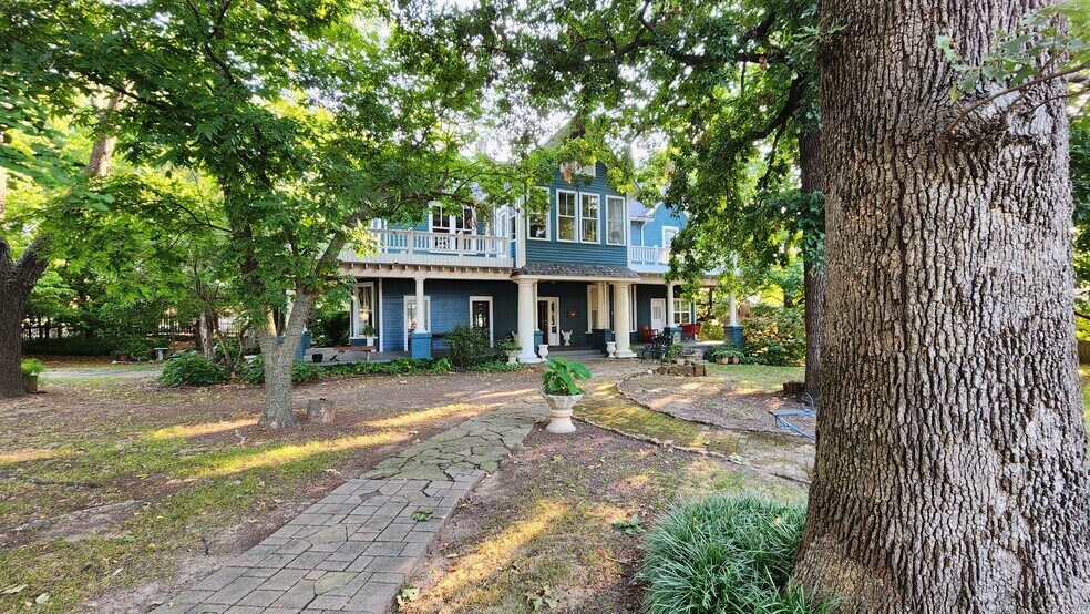 More Photos Of 224 W Chickasaw St, Tahlequah Hospitality For Sale