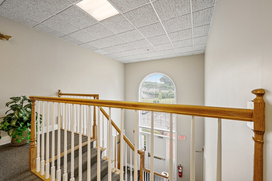 More Photos Of 176 East Main St, Westborough Medical For Sale