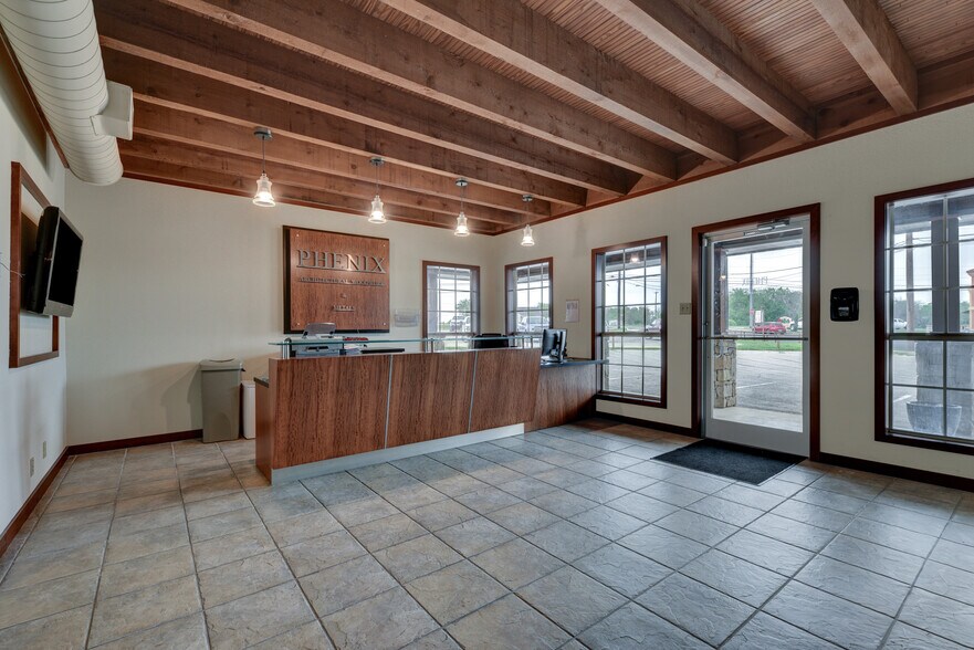 More Photos Of 5107 Monaco Cir, San Antonio Office For Sale