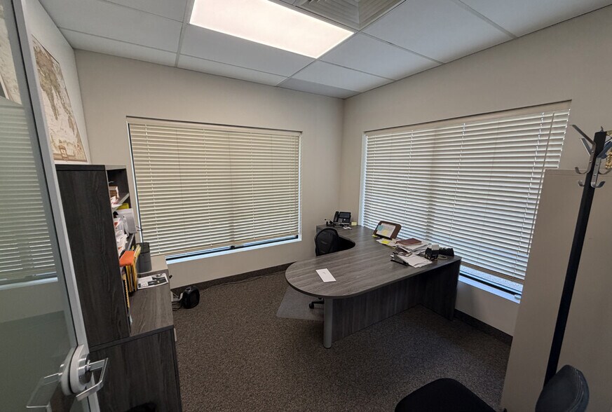 More Photos Of 176 Speedvale Ave, Guelph Office For Sale