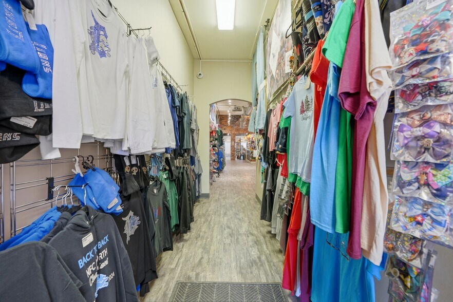 More Photos Of 409 S Main St, Rochester Storefront For Sale