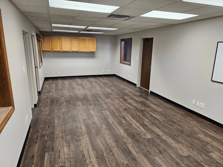 More Photos Of 1359 E Hanthorn Rd, Lima Light Distribution For Lease