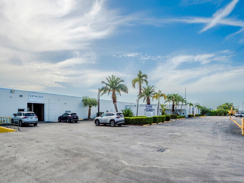 More Photos Of 6865 NW 36th Ave, Miami Manufacturing For Sale