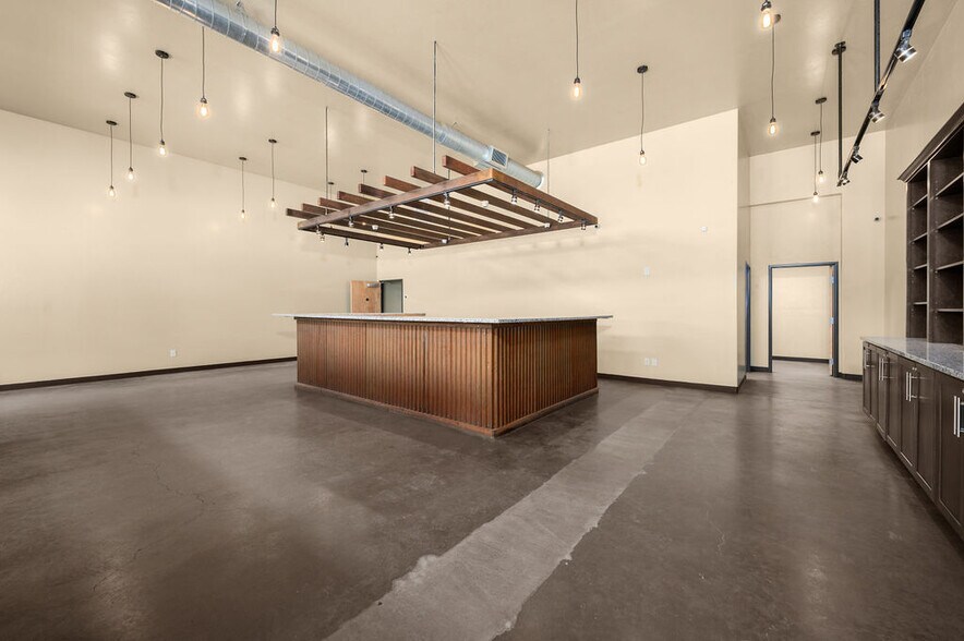 More Photos Of 1043 N River Rd, Palisade Freestanding For Sale