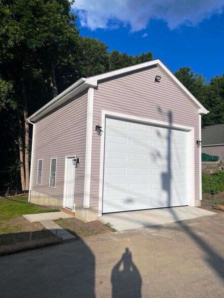 Primary Photo Of 33 Main St, Albion Medical For Lease