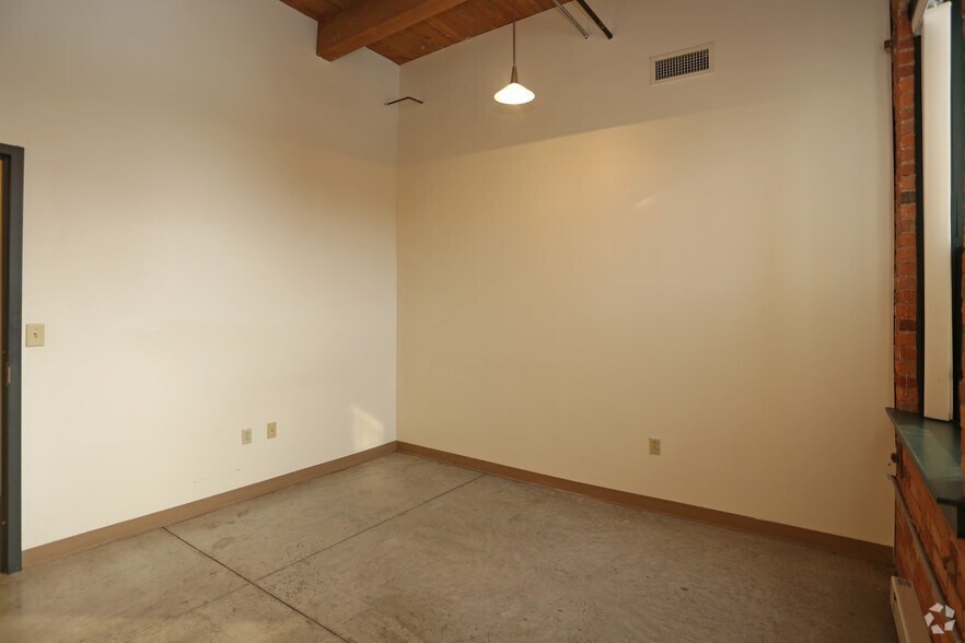 More Photos Of 87 N Clinton Ave, Rochester Apartments For Lease