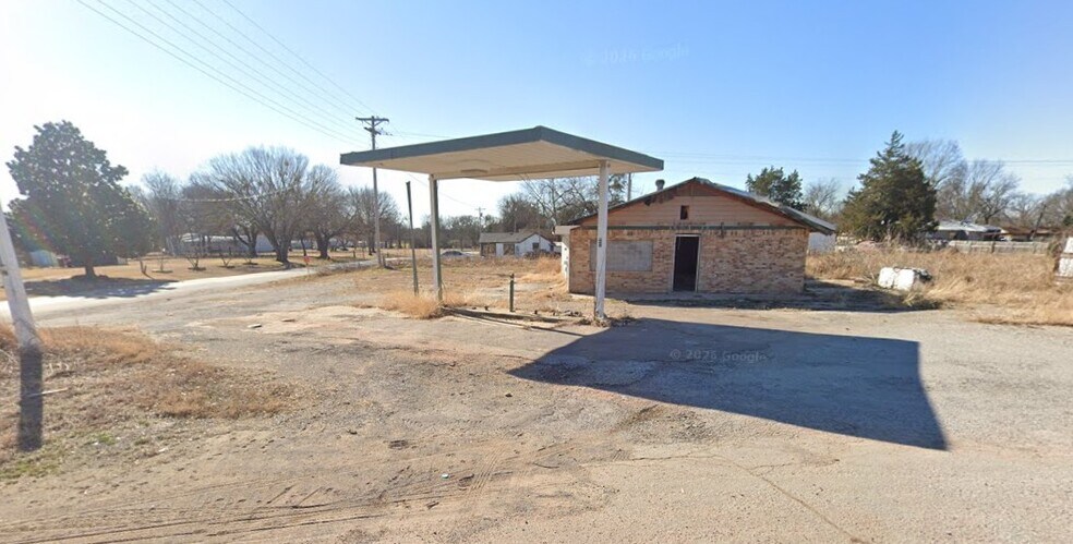 Primary Photo Of 21457 Highway 32, Lebanon Service Station For Sale