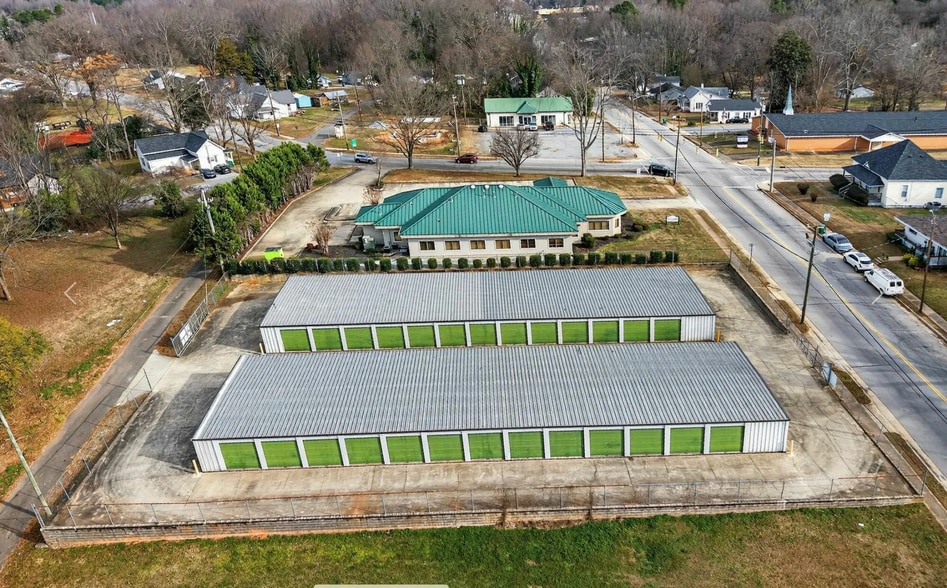 More Photos Of 939 N Logan St, Gaffney Self Storage For Sale