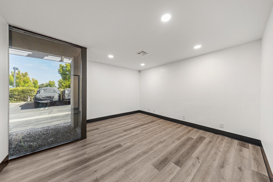 More Photos Of 23282 Peralta Dr, Laguna Hills Warehouse For Sale