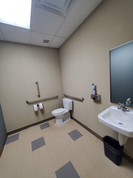 More Photos Of 3619 Richmond Hwy, Stafford Light Distribution For Sale