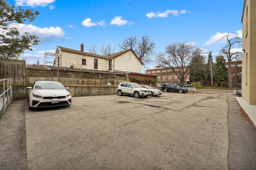 More Photos Of 150 Beverley St, Toronto Office For Sale