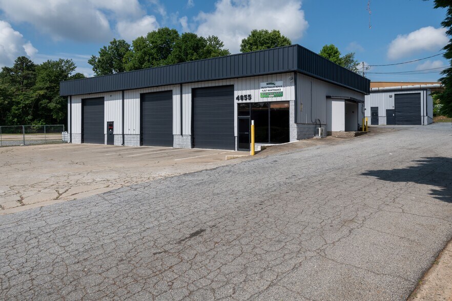 More Photos Of 4855 Highway 85, Forest Park Distribution For Lease