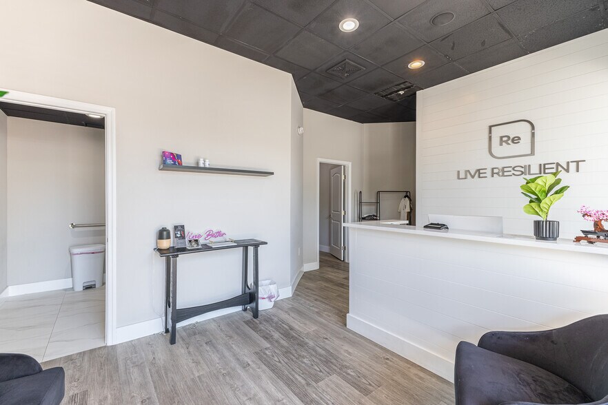 More Photos Of 15751 San Carlos Blvd, Fort Myers Storefront Retail Office For Lease