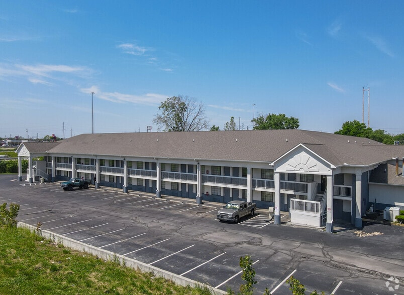More Photos Of 5151 Elmwood Ave, Indianapolis Hotel For Sale
