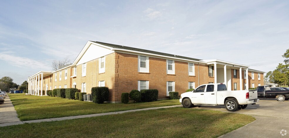 Primary Photo Of 15909 River Rd, Hahnville Apartments For Sale