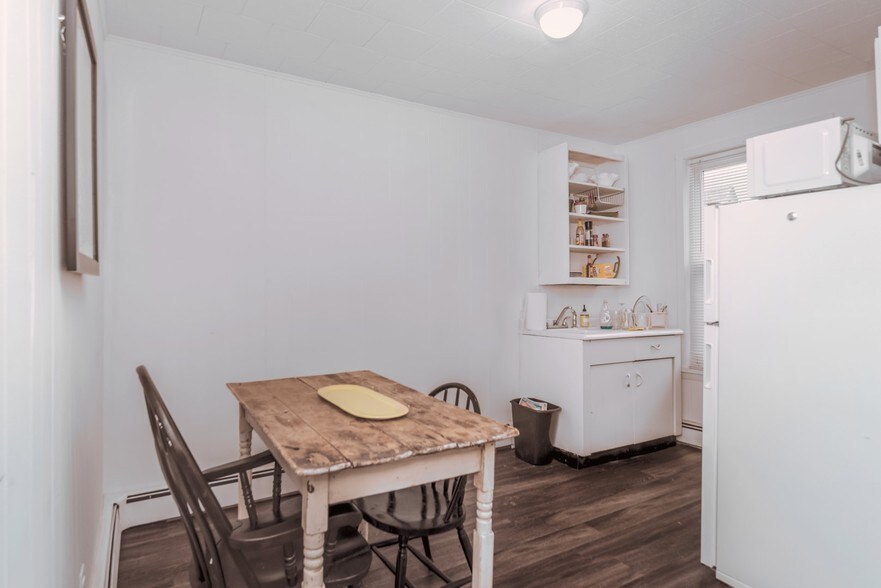 More Photos Of 11 Main St, Kingston Restaurant For Sale