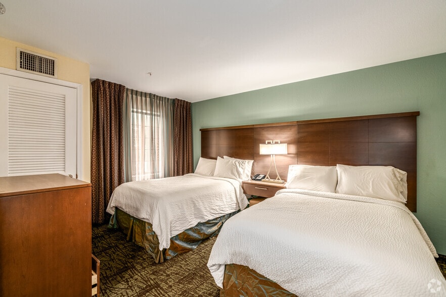 More Photos Of 520 I-35, Round Rock Hotel For Sale