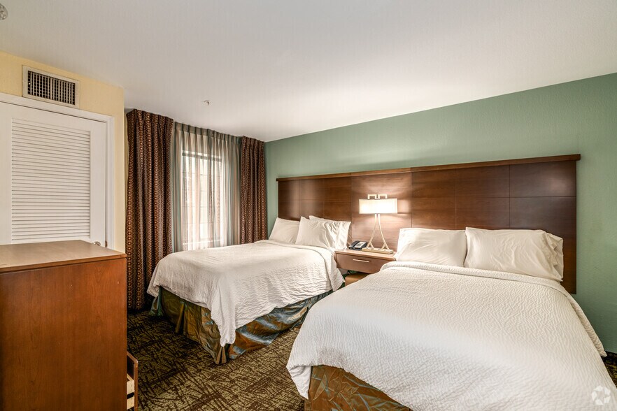 More Photos Of 520 I-35, Round Rock Hotel For Sale