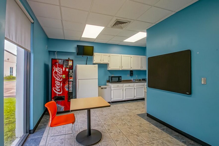 More Photos Of 805 Robin St/ 406 Airline Hwy, La Place Office For Sale