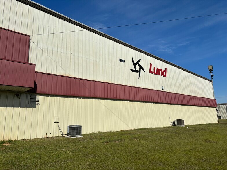 More Photos Of 400 E Industrial Park Rd, Holly Springs Manufacturing For Lease