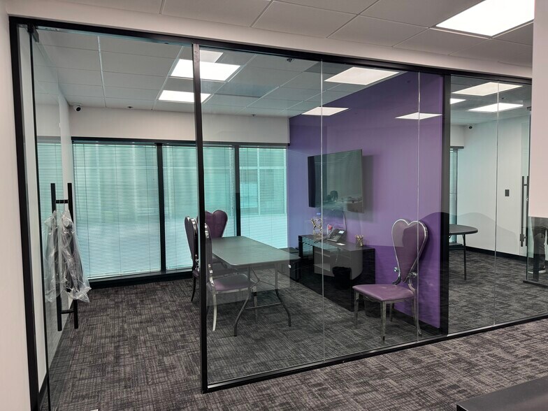 More Photos Of 1819 Main St, Sarasota Office Residential For Lease