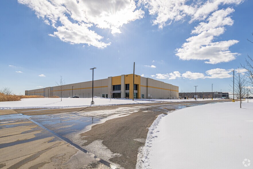 More Photos Of 975 Lordship Blvd, Stratford Warehouse For Lease