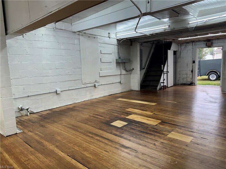 More Photos Of 1301 Brownell Ave, Lorain Service For Sale