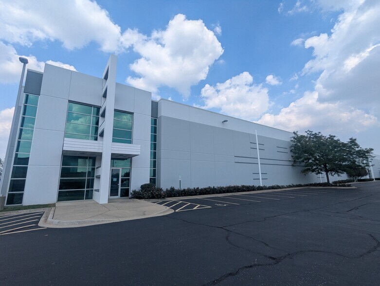 More Photos Of 9234 Belmont Ave, Franklin Park Manufacturing For Lease