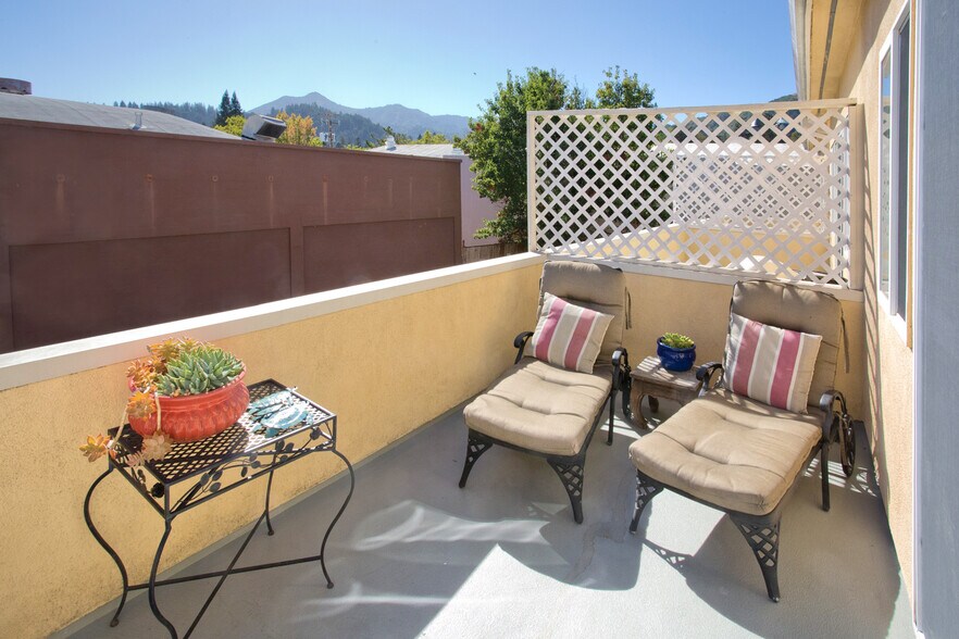 More Photos Of 7-9 Mariposa Ave, San Anselmo Storefront Retail Residential For Lease