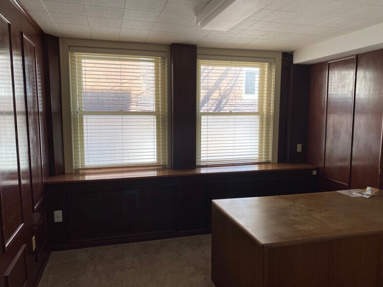 More Photos Of 522 9th St, Huntington Loft Creative Space For Lease