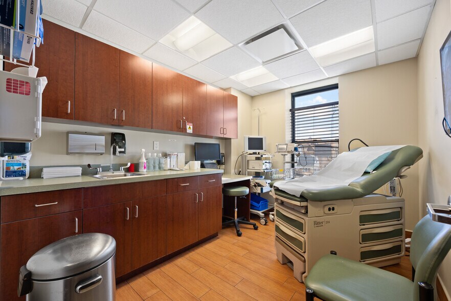 More Photos Of 7210 13th Ave, Brooklyn Medical For Lease