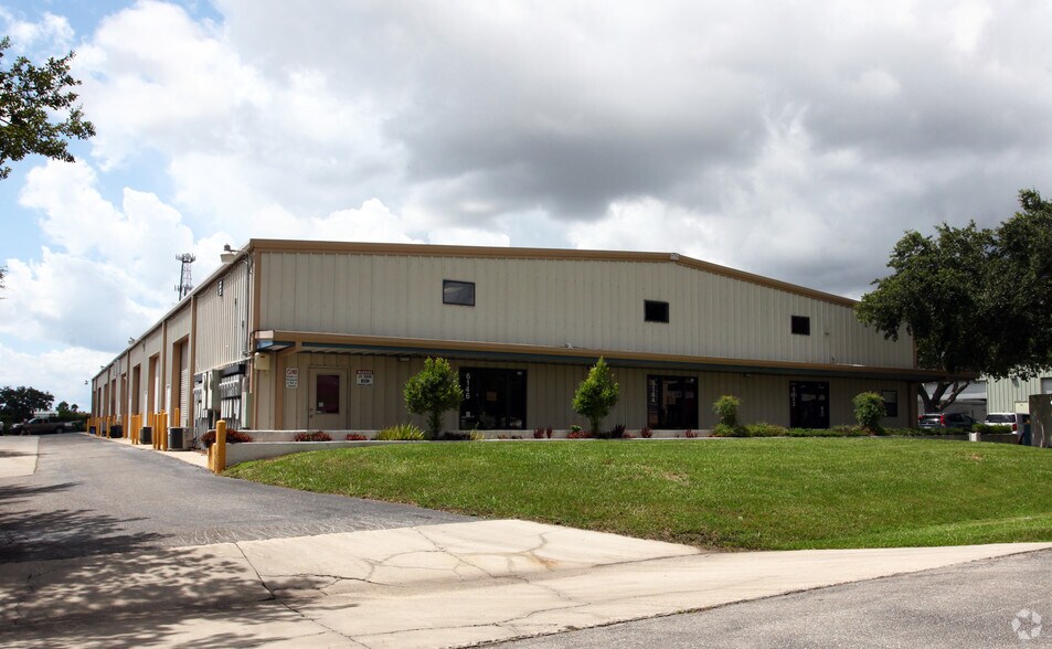 More Photos Of 6142-6162 Clark Center Ave, Sarasota Warehouse For Lease