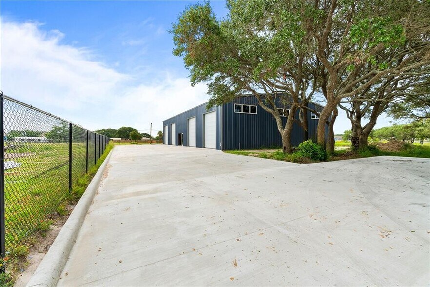 More Photos Of 114 W 1st St, Rockport Industrial For Sale