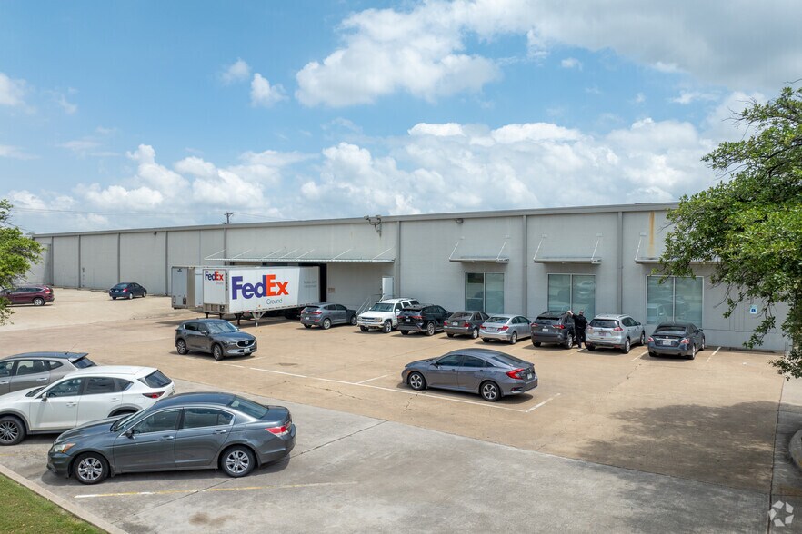 More Photos Of 1101 Avenue G, Arlington Distribution For Lease