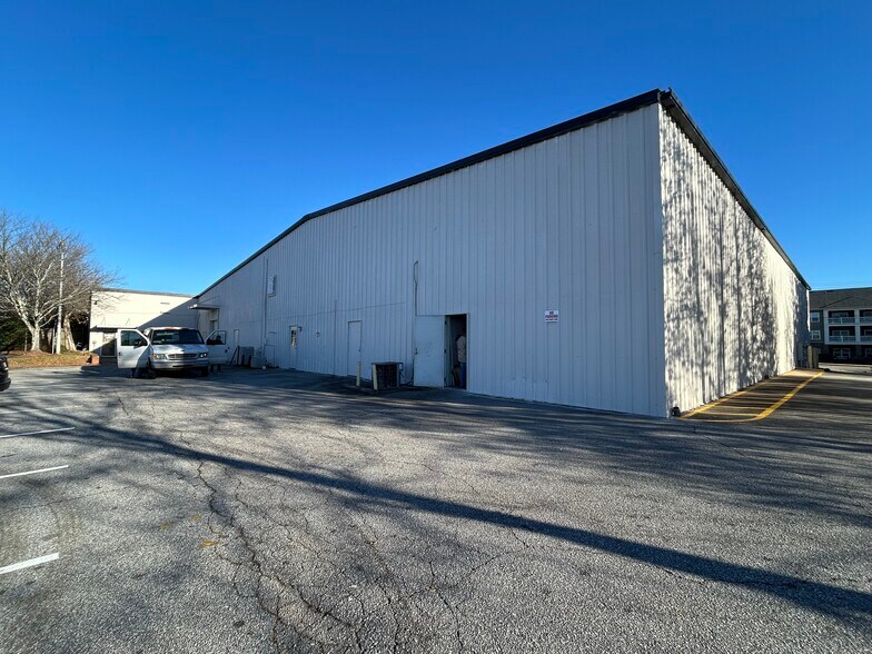 More Photos Of 825 Old Airport Rd, Greenville Light Distribution For Sale
