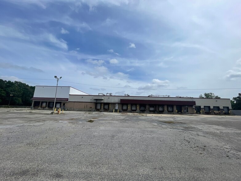 More Photos Of 5000 Lacross Rd, North Charleston Light Distribution For Lease