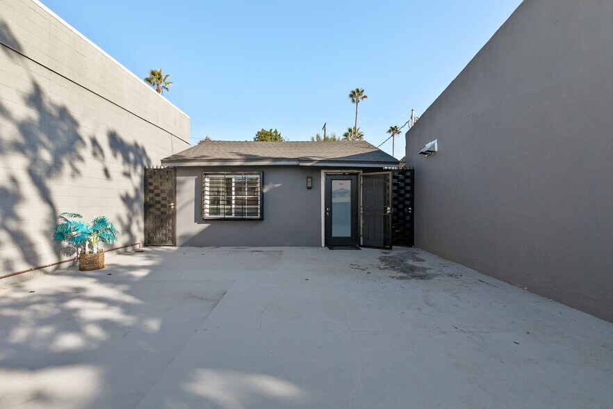 More Photos Of 5520-5522 Cahuenga Blvd, North Hollywood Freestanding For Sale