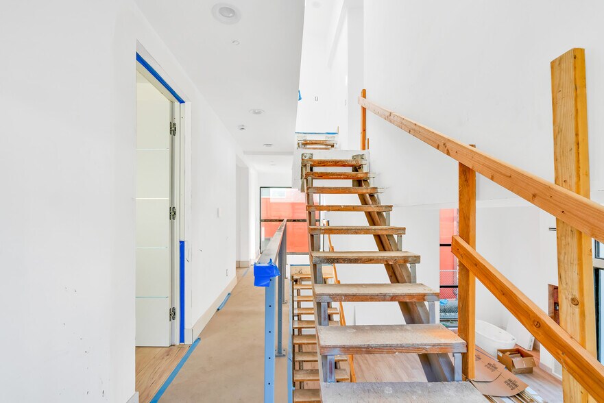 More Photos Of 506 Westminster Ave, Venice Apartments For Sale