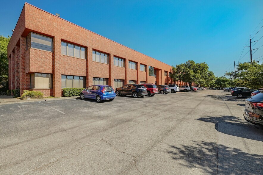 More Photos Of 5750 Balcones Dr, Austin Medical For Sale