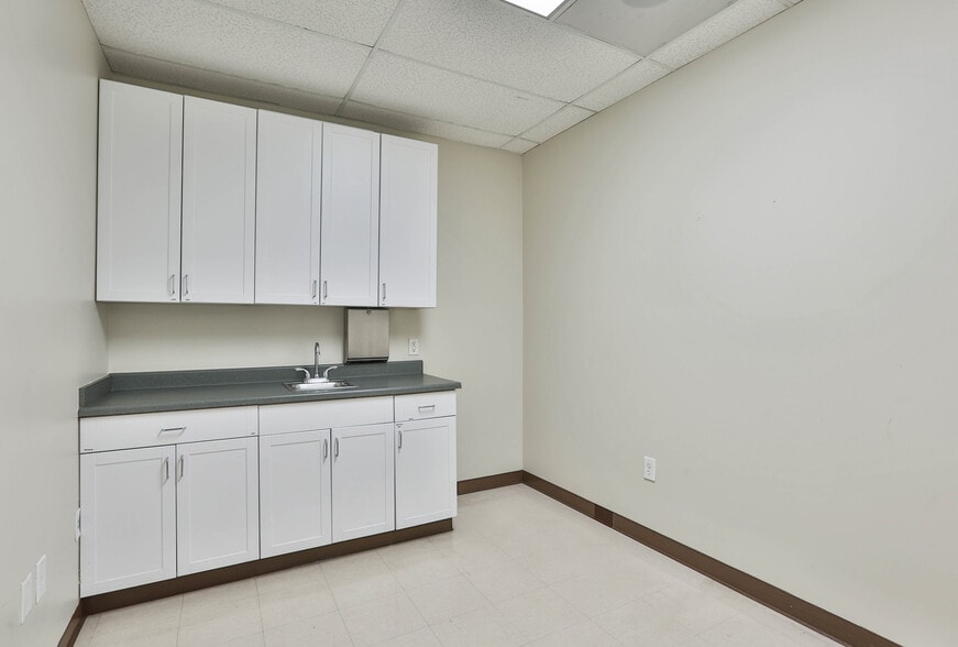 More Photos Of 2375 Montpelier Dr, San Jose Medical For Lease