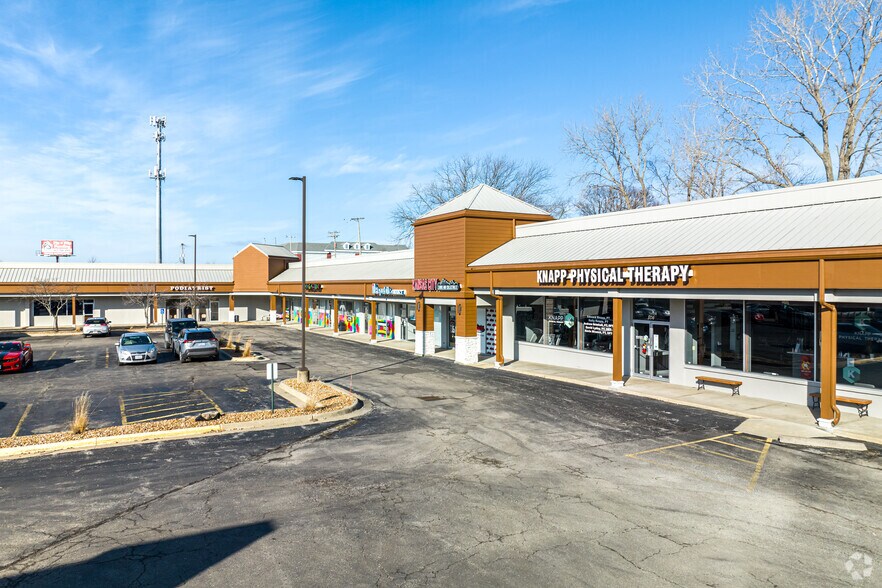 More Photos Of 800-862 SW Blue Pky, Lee's Summit Unknown For Lease