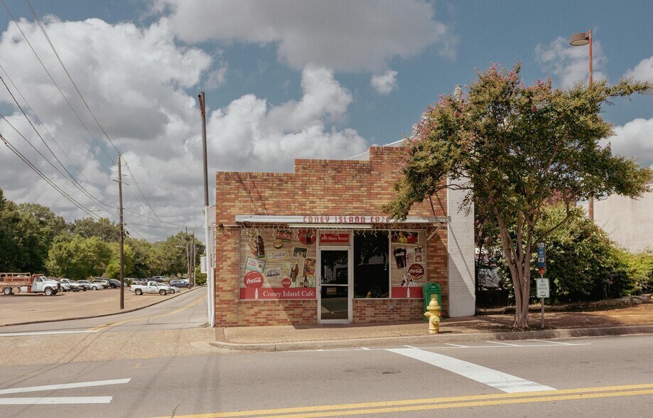 More Photos Of 400 N Main St, Hattiesburg General Retail For Sale