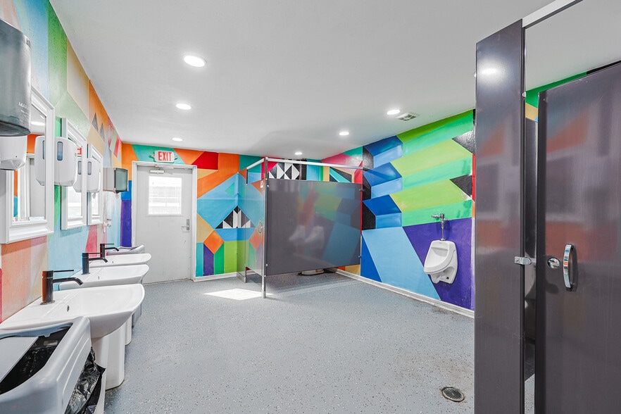 More Photos Of 5605 Texas Highway 107, Mission Sports And Entertainment For Sale
