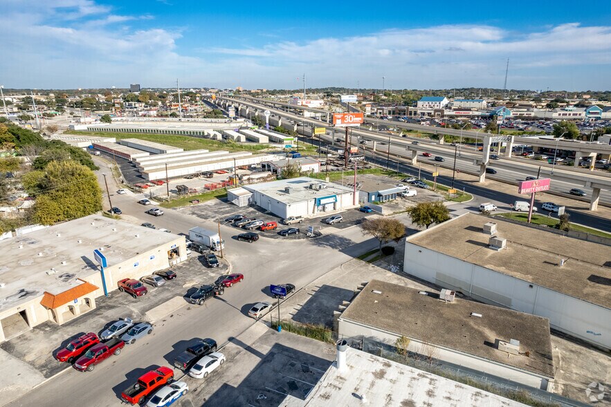 More Photos Of 5607 Kenwick St, San Antonio Showroom For Lease