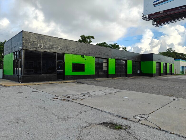 More Photos Of 18300 US Highway 19 N, Clearwater Auto Repair For Lease
