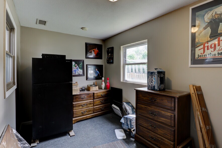 More Photos Of 206 & 208 S Meridian St, Washington Office For Sale